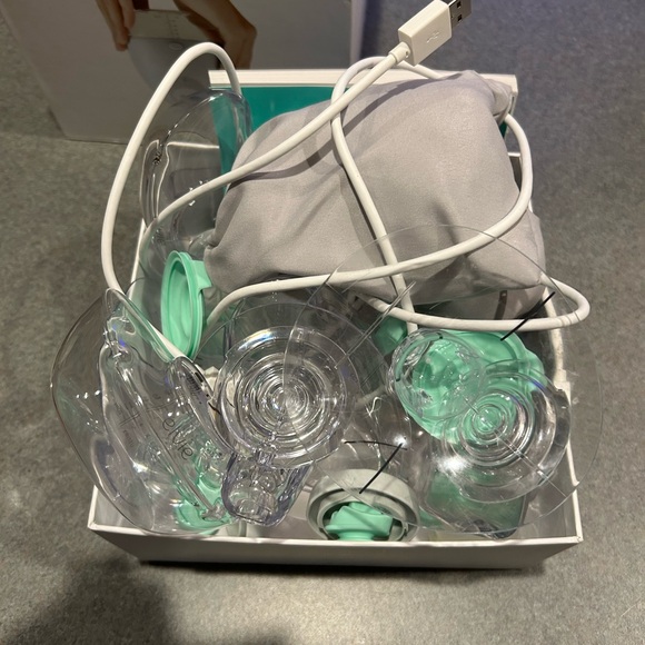 Elvie Wearable Breast Pump - White - Picture 2 of 4